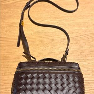 Elegant Brown Leather Crossbody Bag